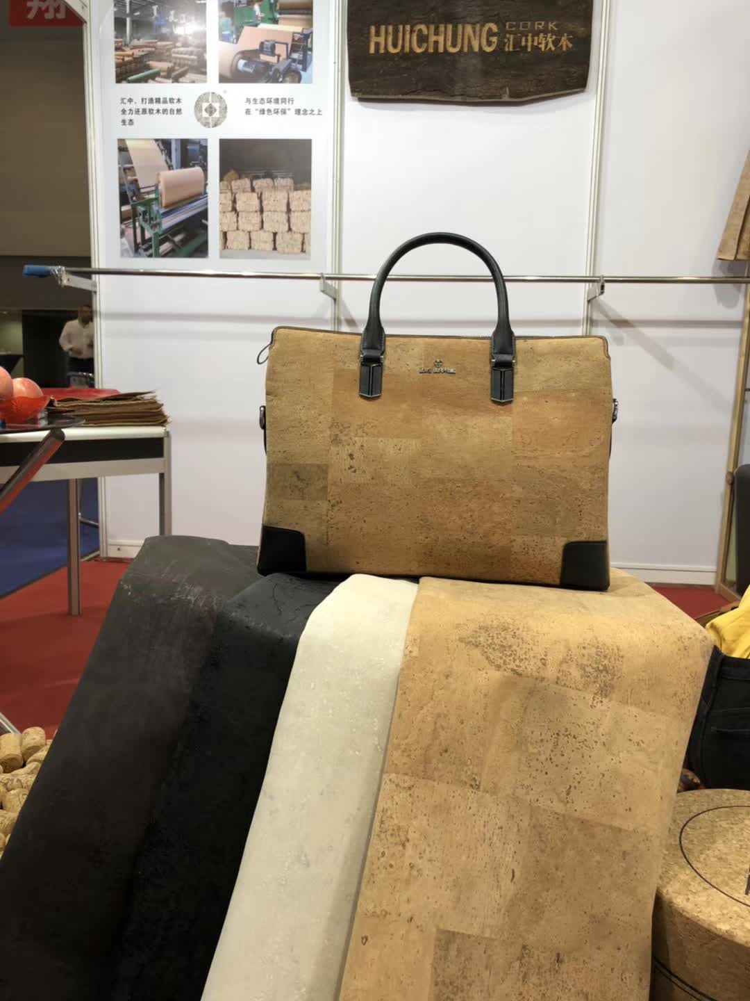 China Eco-Friendly Environmental Natural Sustainable Portable Cork Bag  Handbag Manufacturers & Suppliers - Raybone